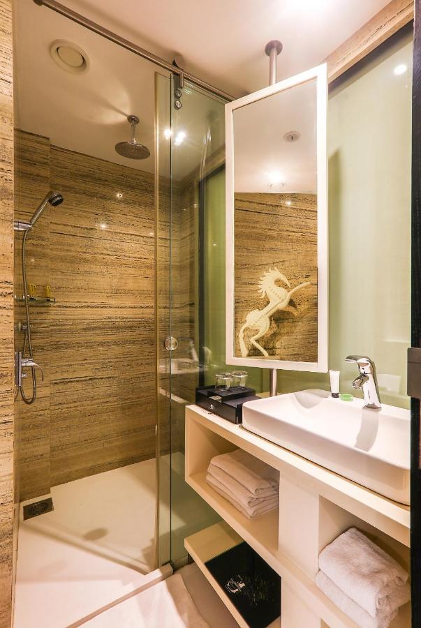 The Empresa Hotel Mumbai Exterior photo