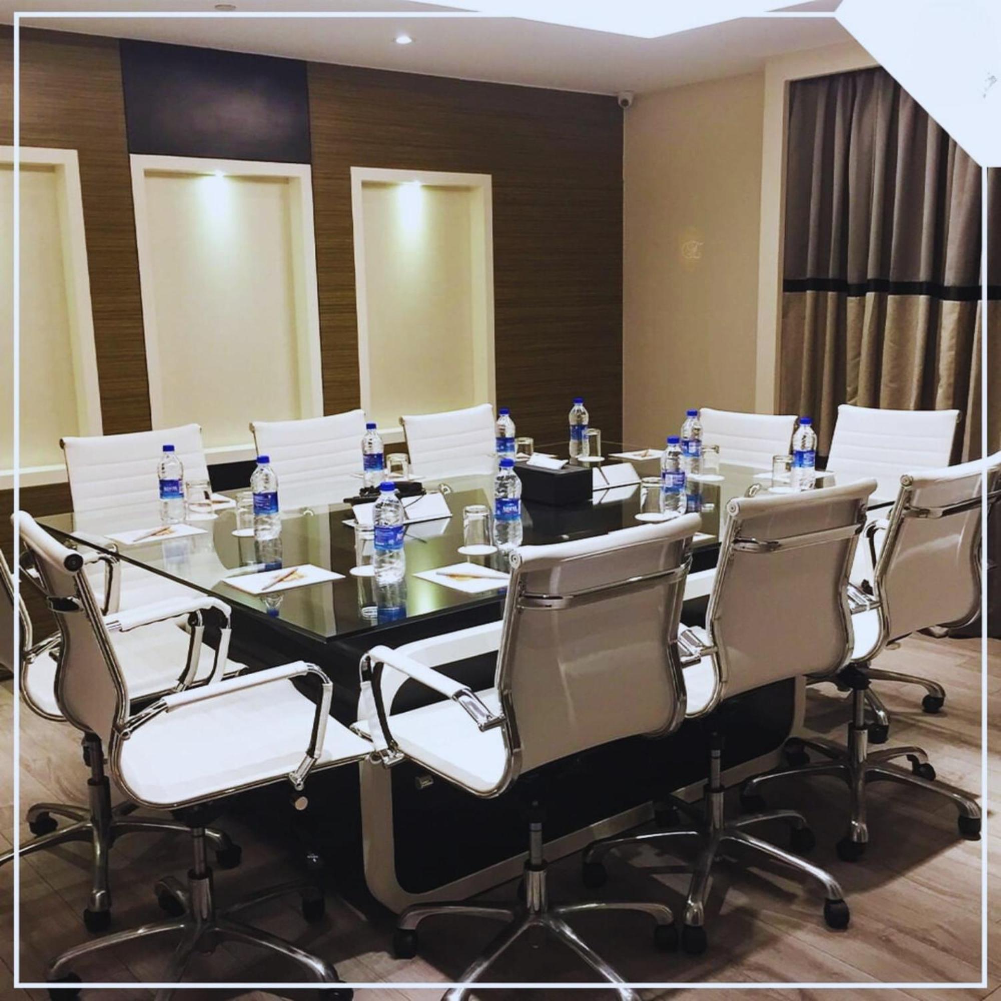 The Empresa Hotel Mumbai Exterior photo