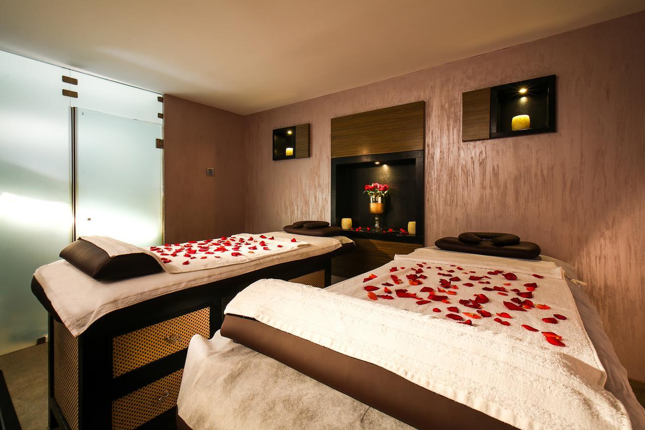 The Empresa Hotel Mumbai Exterior photo